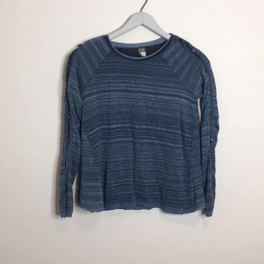 Free People We The Free sweater  w/ ⭐️ buttons